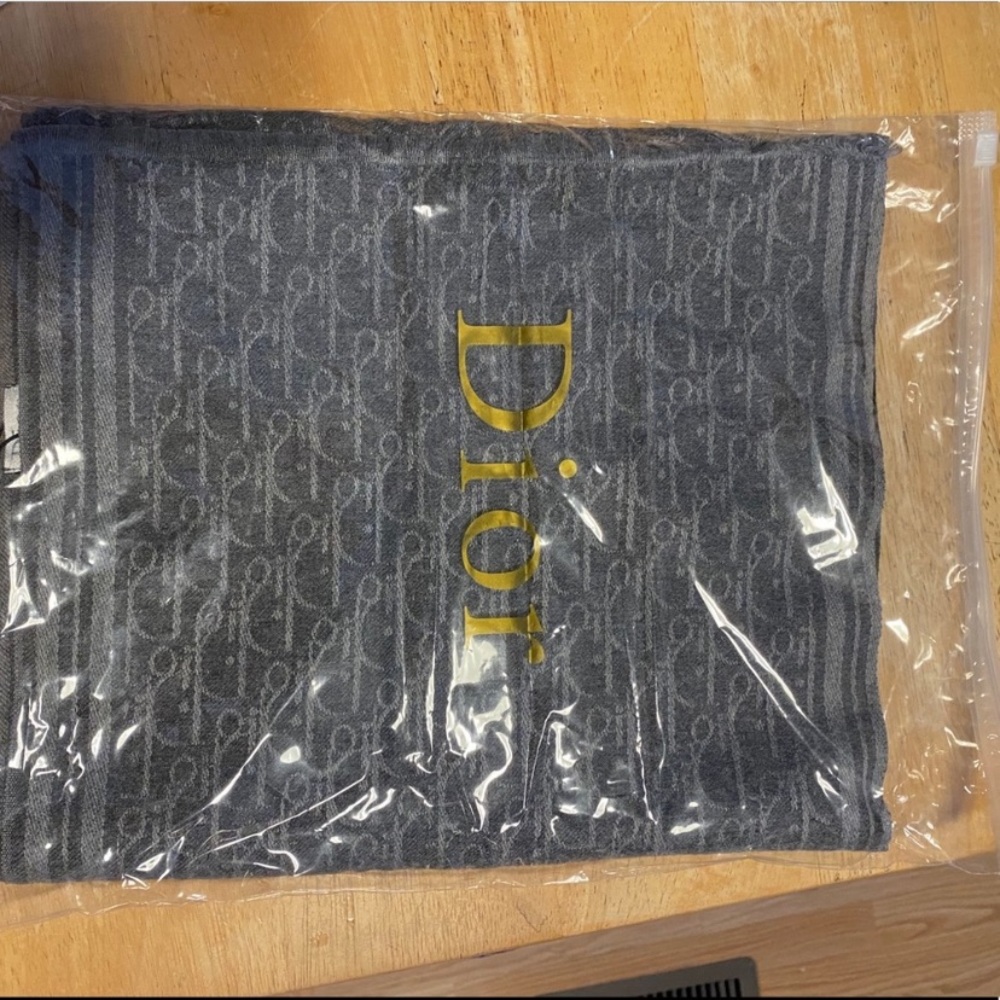 dior scarf